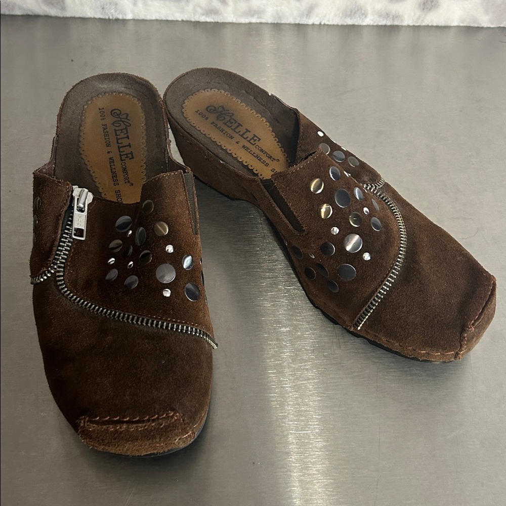 Helle Comfort Parwin brown suede clog with studs and a zipper detail 38
